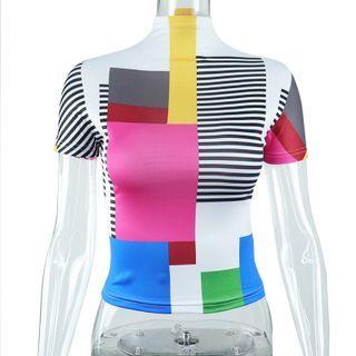 Short-sleeve Mock-neck Geometric Print Fitted Top