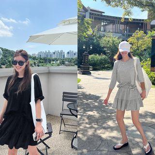 Set: Drop-shoulder T-shirt + Tiered Miniskirt
