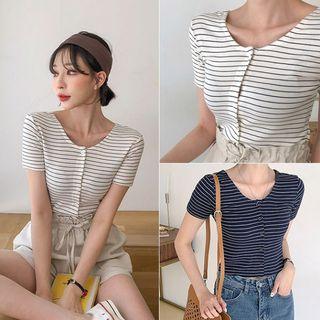 Buttoned Crop T-shirt