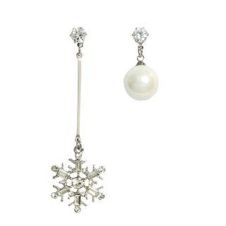 Non-matching Faux Pearl Alloy Snowflake Dangle Earring