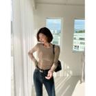 Buttoned-shoulder Fitted T-shirt