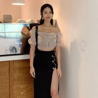 Off-shoulder Band-hem Cropped Top