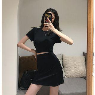 Short-sleeve Cropped T-shirt / Mini A-line Skirt