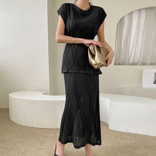 Set: Sleeveless Top + Midi A-line Skirt Black - One Size
