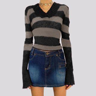 V-neck Stripes Knit Top