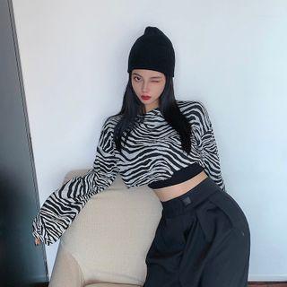Lettering Cropped Camisole / Zebra Print Long-sleeve T-shirt