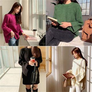 Cuff-sleeve Dip-back Knit Top