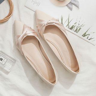 Twisted Pointy-toe Flats