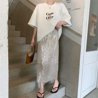 Elbow-sleeve Lettering T-shirt / Sequin Midi Skirt