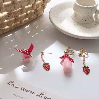 Non-matching Strawberry Milk Dangle Earring