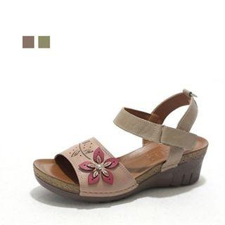Rosette Wedge-heel Sandals