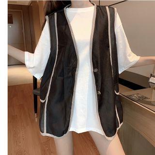 Elbow-sleeve T-shirt / Buttoned Vest