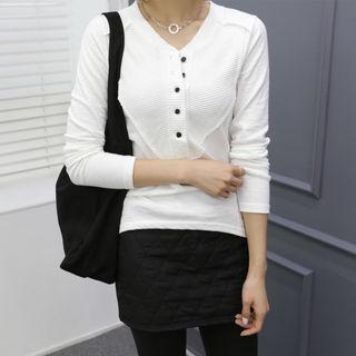 Buttoned-neck Dip-back T-shirt