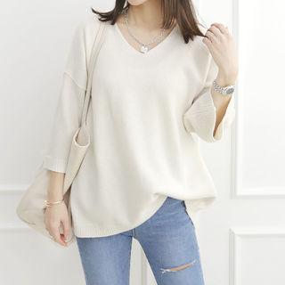 V-neck 3/4-sleve Knit Top