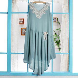 Sleeveless Asymmetric-hem Lace Panel Dress