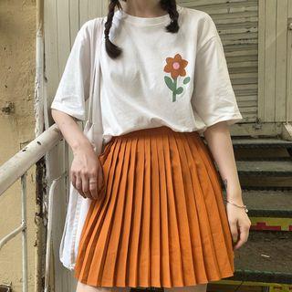 Short-sleeve Floral Print T-shirt / Pleated Mini Skirt