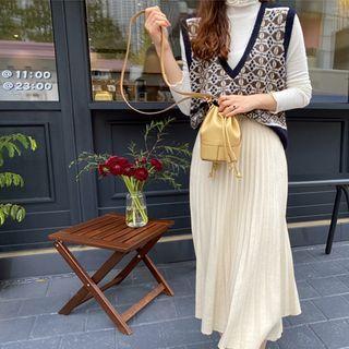V-neck Patterned Wool Blend Knit Vest