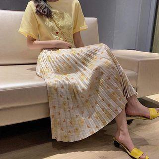 Short-sleeve Cartoon Embroidered T-shirt / High-waist Floral Printed Pleated A-line Skirt