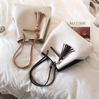 Tasseled Two Tone Shoulder Bag With Pouch