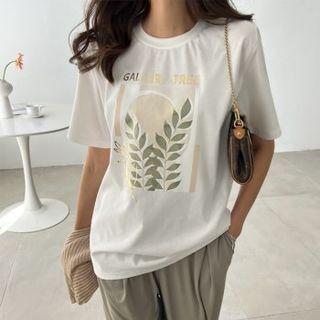 Round-neck Leaf-illustrated T-shirt
