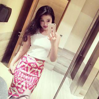 Set: Sleeveless Top + Patterned Midi Skirt