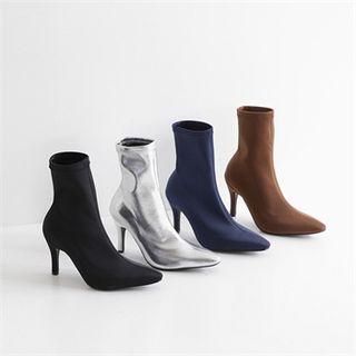 Pointy-toe Booties