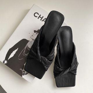 Pin-heel Knotty Mules