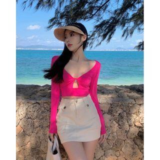 Long-sleeve V-neck Cutout Cropped T-shirt / Denim Mini Pencil Skirt