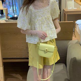 Puff-sleeve Floral Blouse / Plain Shorts