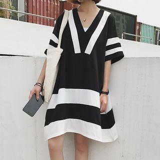 Short-sleeve Color-block V-neck A-line Dress