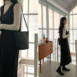 Sleeveless V-neck Belted Long Dress