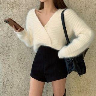 V-neck Loose-fit Knit Top / High-waist Shorts
