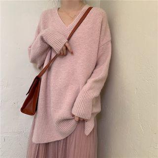 V-neck Loose-fit Sweater / Pleated Midi Dress