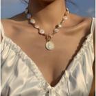Embossed Disc Freshwater Pearl Pendant Necklace Necklace - Gold - One Size