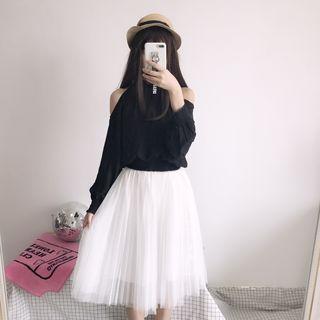 Cold Shoulder Blouse / Accordion Pleat Mesh Skirt