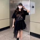 Elbow-sleeve Graphic Print T-shirt / Mini A-line Mesh Skirt