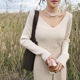 V-neck Thumb-hole Knit Top