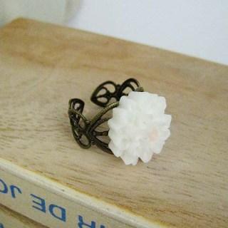 White Gloomy Flower Ring Copper - One Size