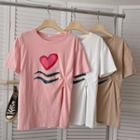 Short-sleeve Heart Print Side-slit T-shirt