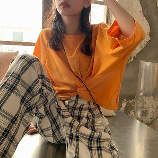 3/4-sleeve Knotted Cropped T-shirt