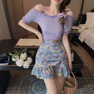 Short-sleeve Cold-shoulder T-shirt / Printed Mini A-line Skirt