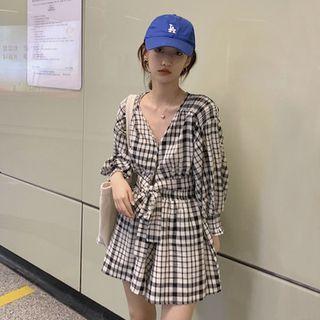 V-neck Plaid Cropped Blouse / Wide-leg Shorts