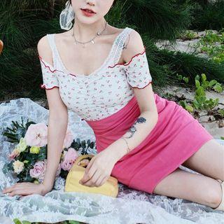Short-sleeve Off-shoulder Cherry Print Cropped Top / Lace Sleeveless Top