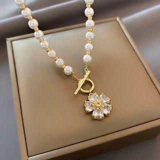 Flower Rhinestone Pendant Faux Pearl Choker White - One Size