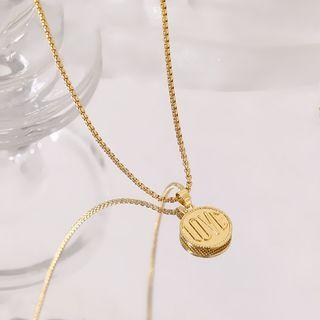 Retro Lettering Circle Necklace Golden - One Size