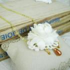 Romantic White Floral Necklace