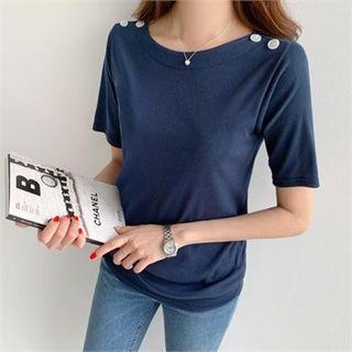 Buttoned-shoulder Ribbed T-shirt