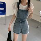 Sleeveless T-shirt / Frayed Tie-waist Denim Dungaree Shorts
