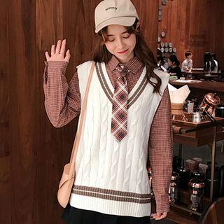 Shirt / Cable Knit V-neck Vest