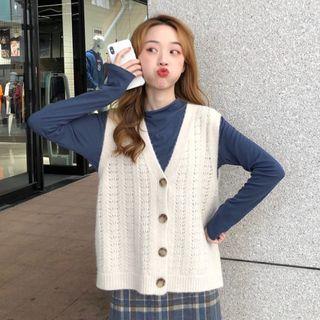 Long-sleeve Plain T-shirt / Buttoned Knit Vest